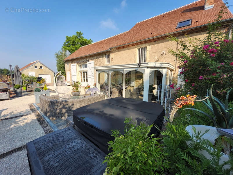 Maison à LA GUERCHE-SUR-L&#039;AUBOIS