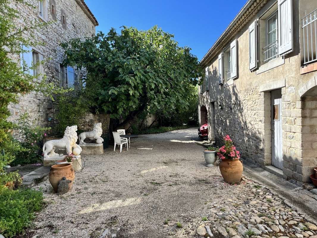 Maison à DURFORT-ET-SAINT-MARTIN-DE-SOSSENAC