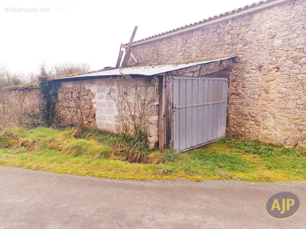 Maison à BAZOGES-EN-PAILLERS