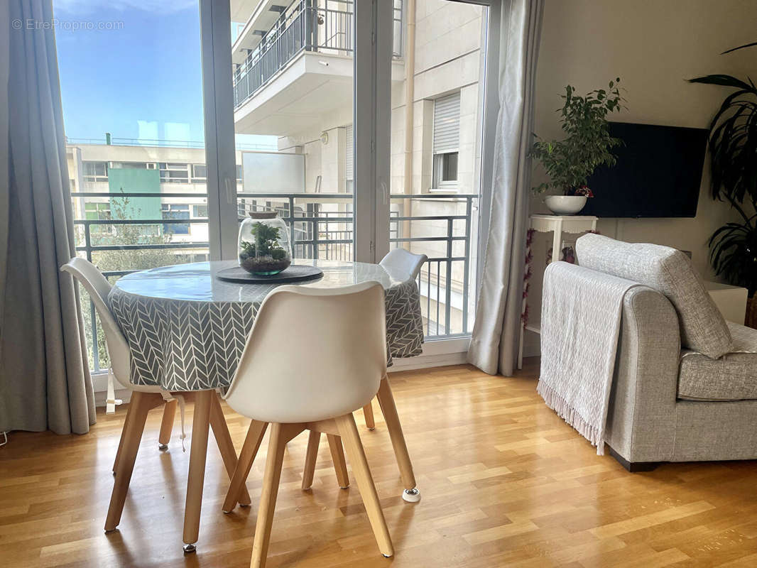 Appartement à COURBEVOIE