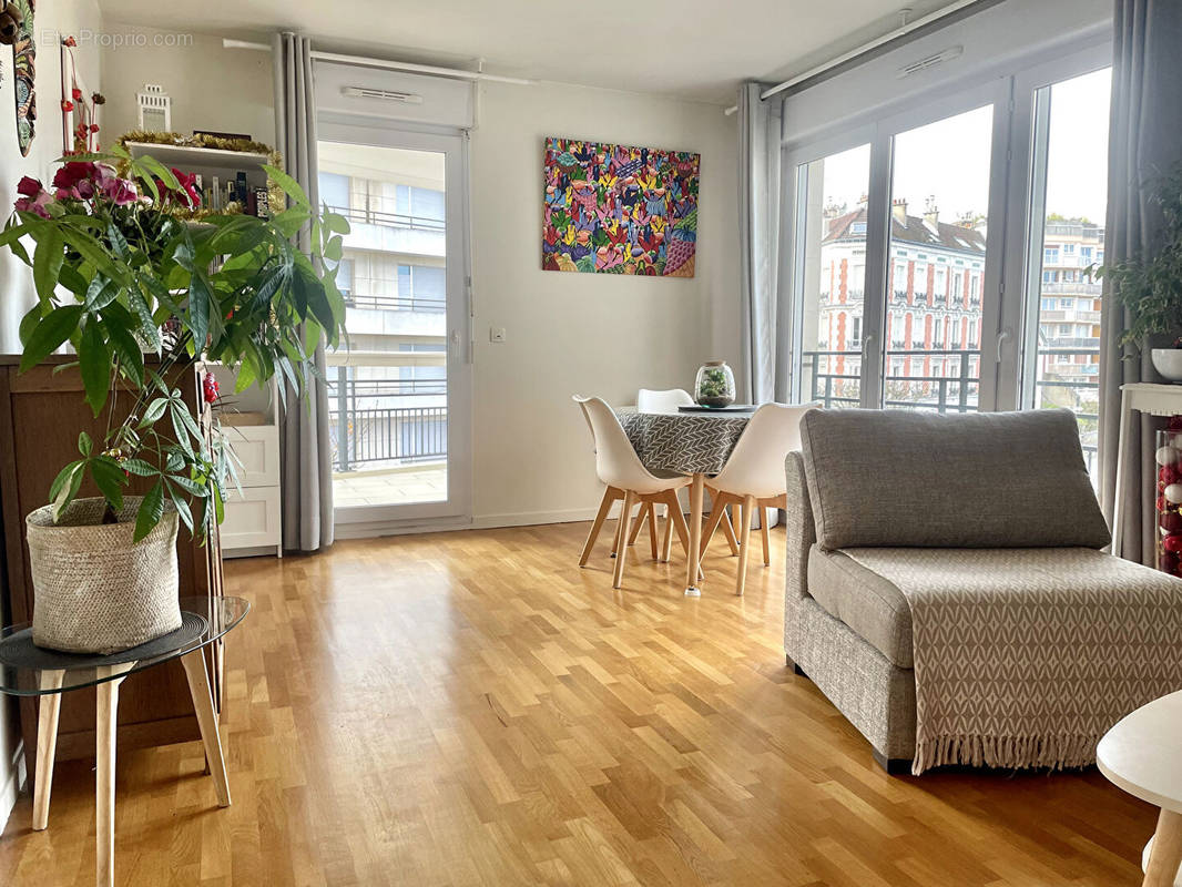 Appartement à COURBEVOIE