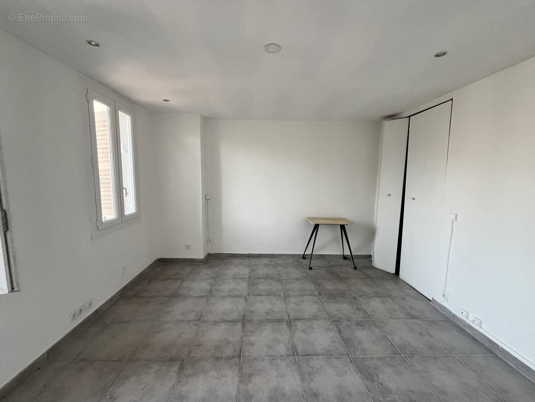 Appartement à MARSEILLE-5E