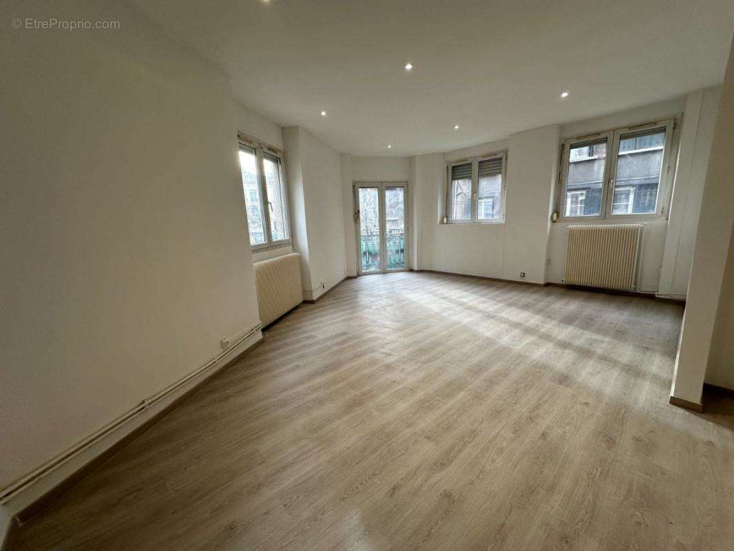 Appartement à SAINT-ETIENNE