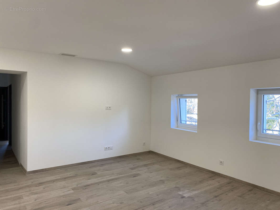 Appartement à JONQUIERES