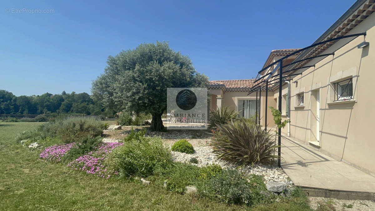 Maison à SAINT-GEORGES-LES-BAINS