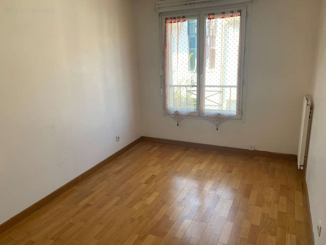 Appartement à LA GARENNE-COLOMBES