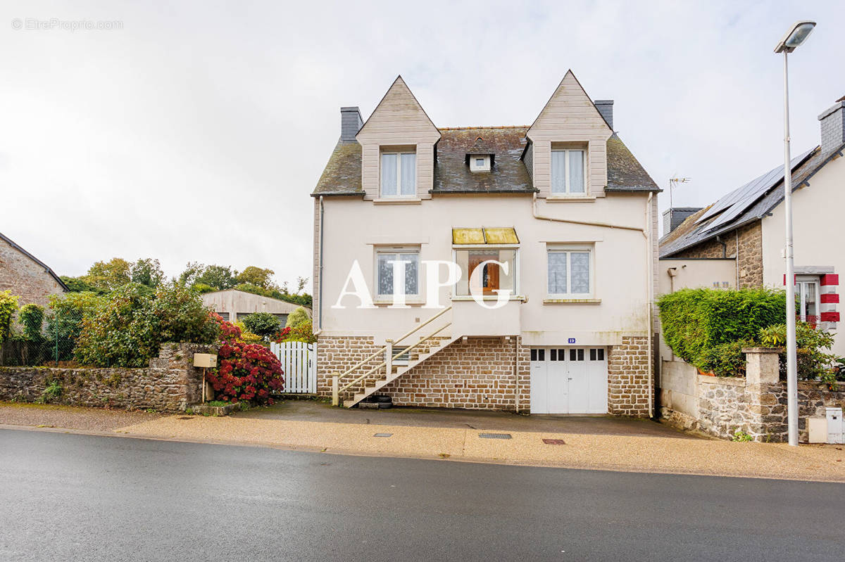 Maison à PLOUGUERNEVEL