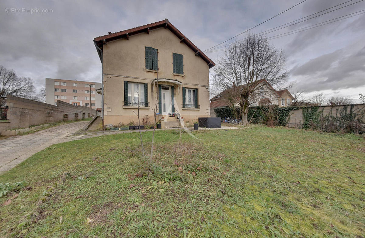 Maison à AUXERRE