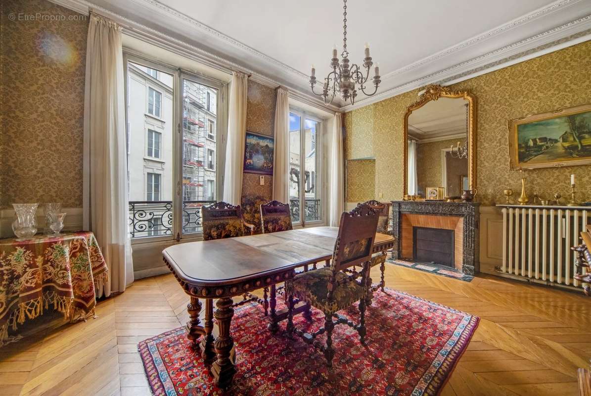 Appartement à PARIS-8E