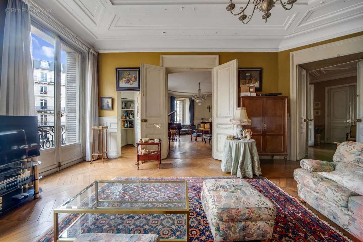 Appartement à PARIS-8E