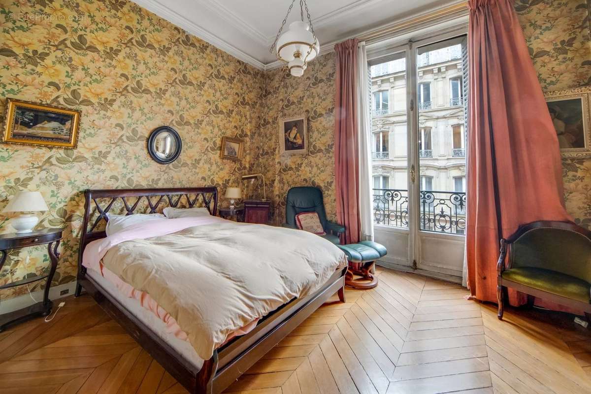 Appartement à PARIS-8E