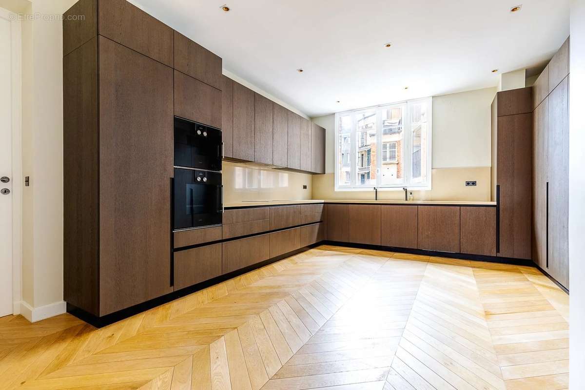 Appartement à PARIS-7E