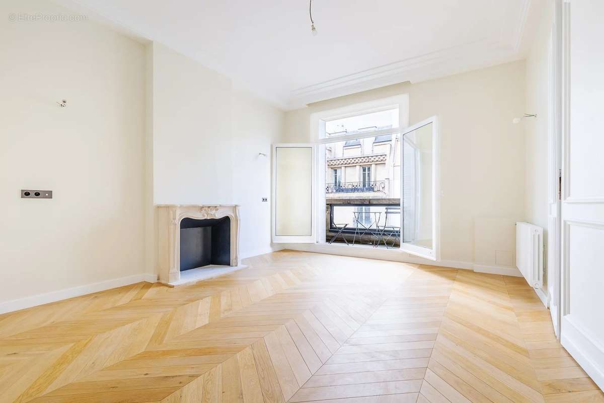 Appartement à PARIS-7E