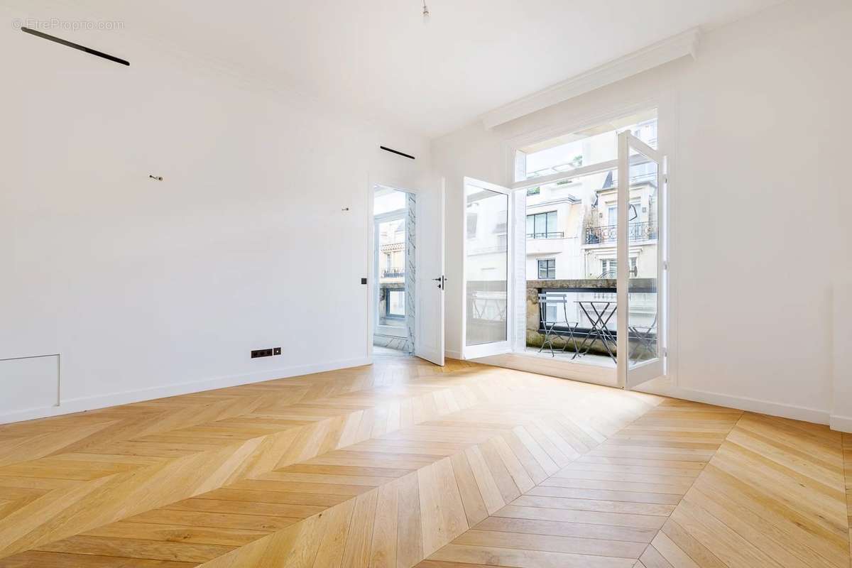 Appartement à PARIS-7E