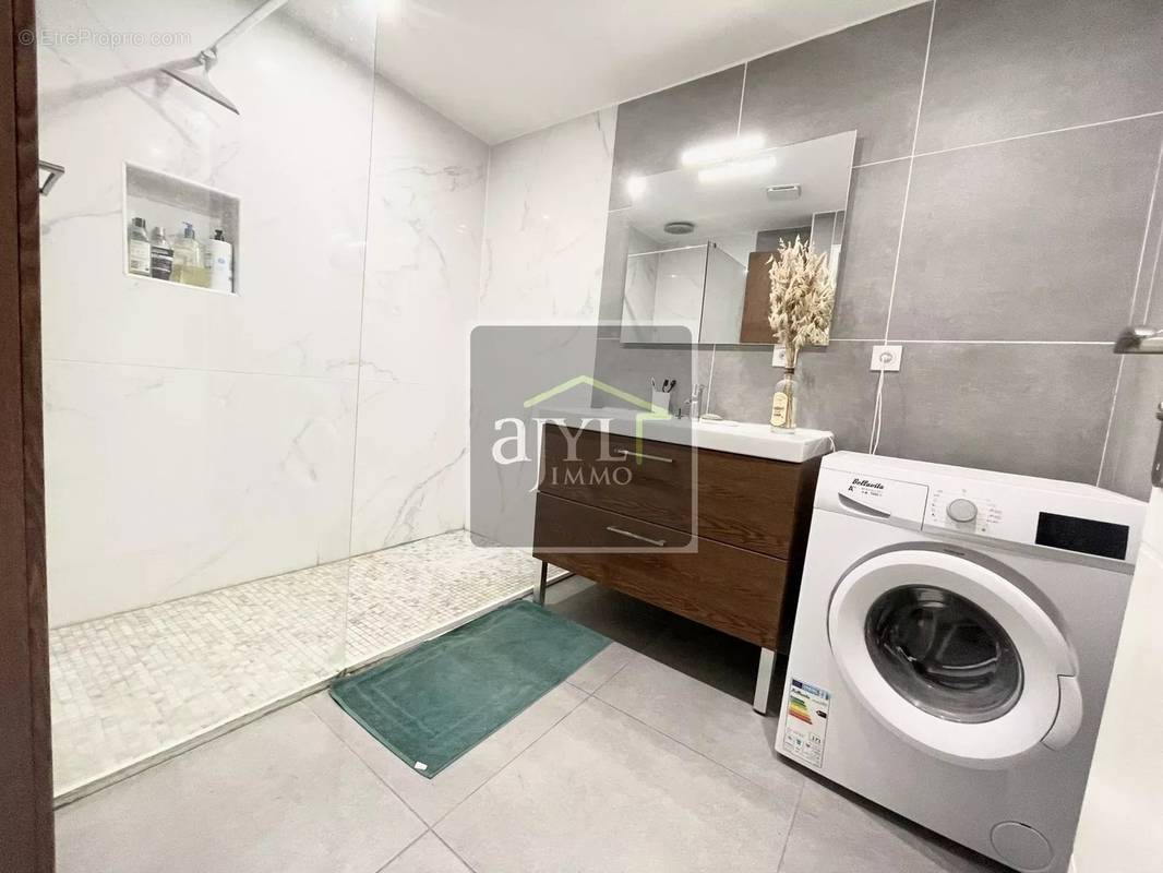 Appartement à MARSEILLE-5E