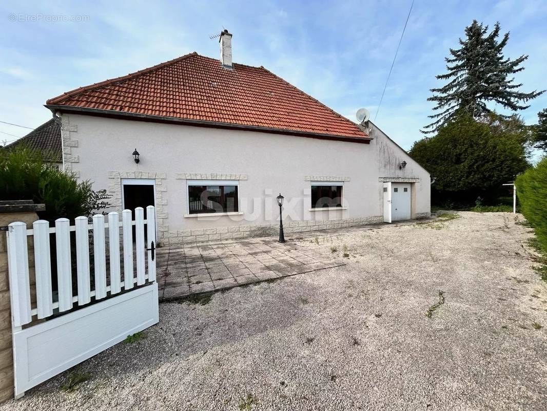 Maison à AUXONNE