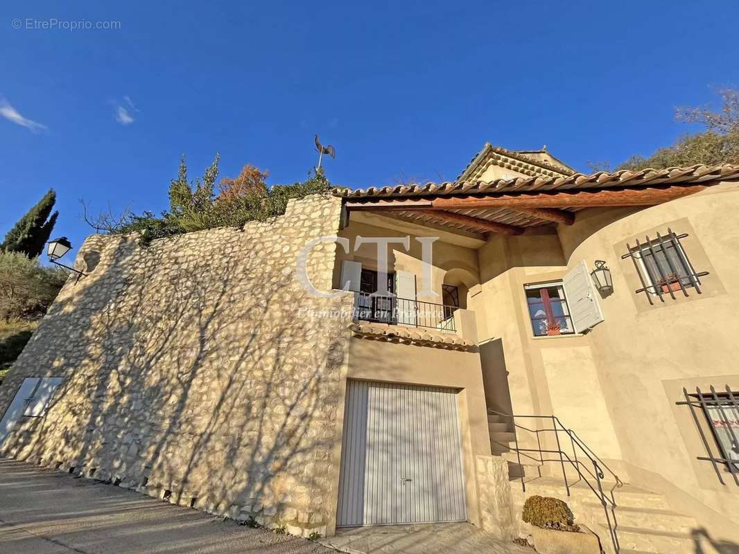 Maison à VAISON-LA-ROMAINE