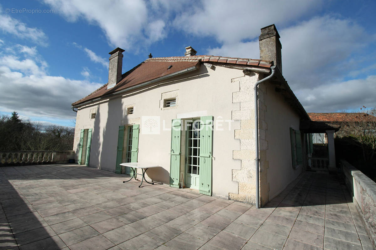 Maison à PAUSSAC-ET-SAINT-VIVIEN