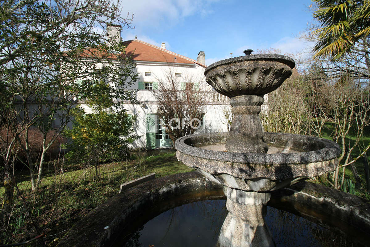 Maison à PAUSSAC-ET-SAINT-VIVIEN