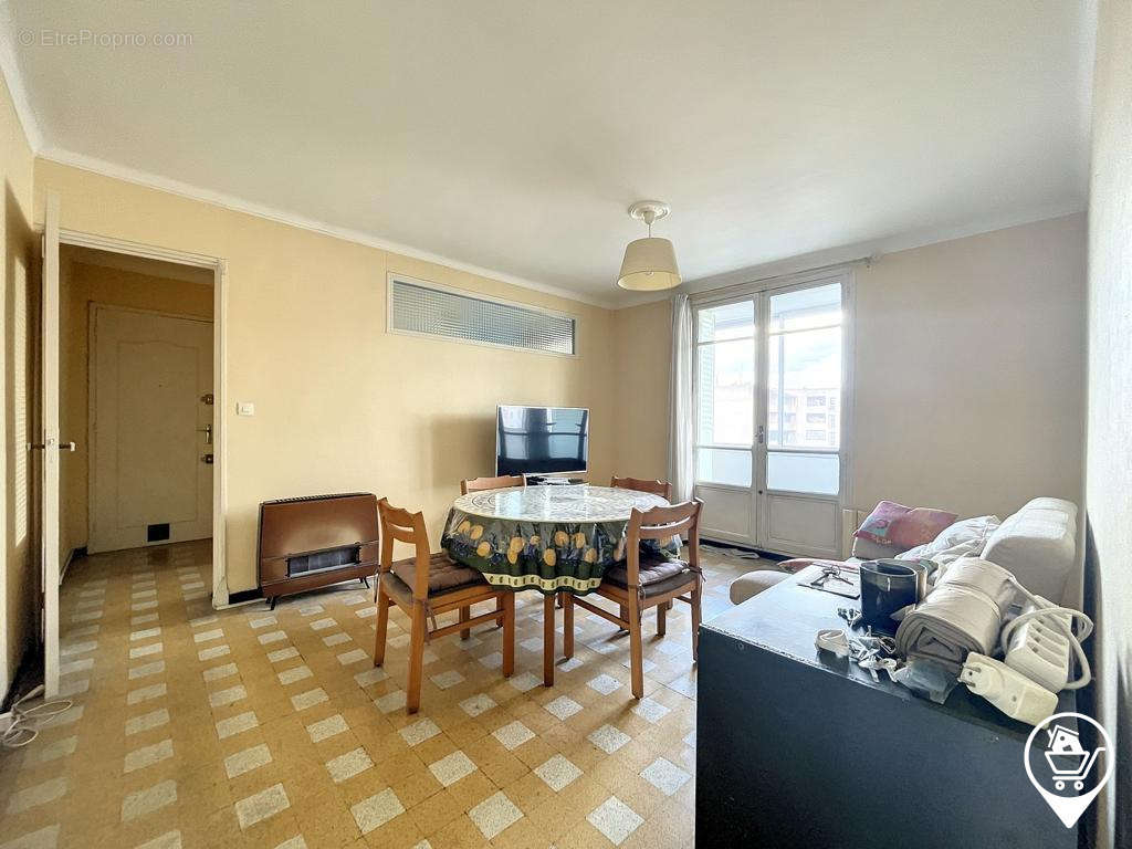 Appartement à MARSEILLE-9E