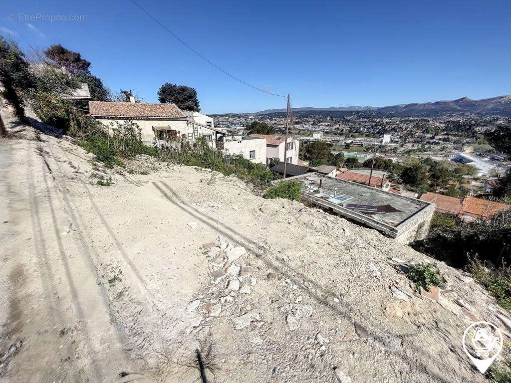 Terrain à MARSEILLE-11E