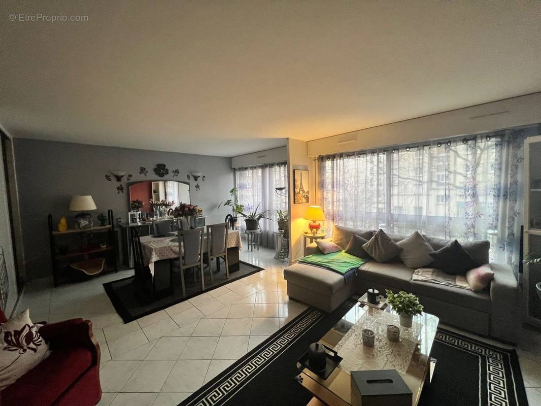 Appartement à COURBEVOIE