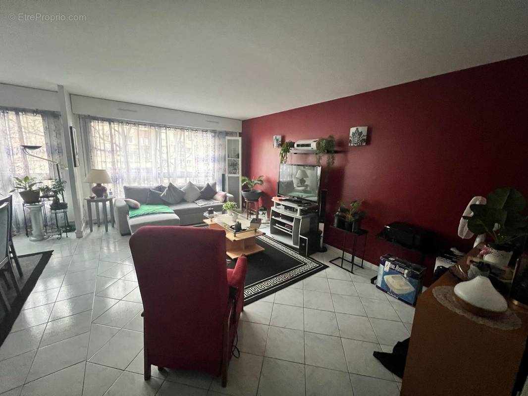 Appartement à COURBEVOIE