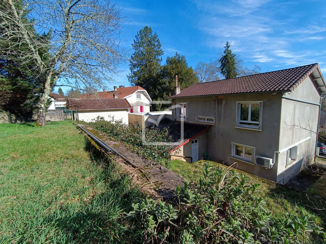 Maison à SAVIGNAC-LES-EGLISES