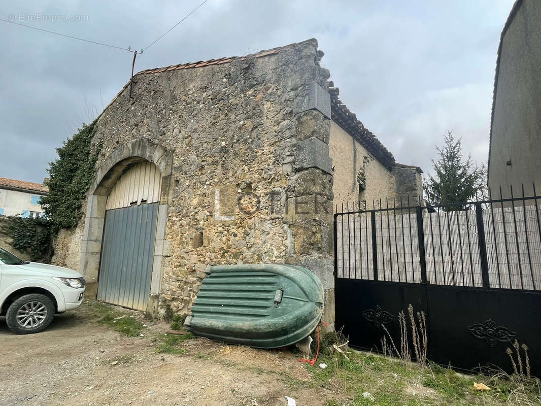 Parking à ROUFFIAC-D&#039;AUDE