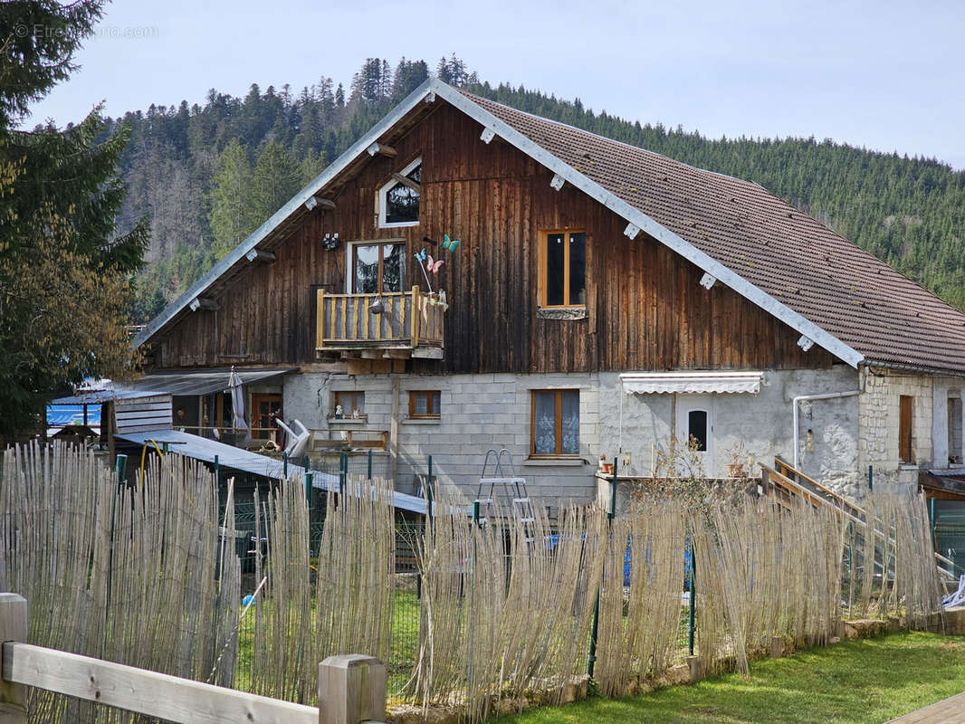 Appartement à ORCHAMPS-VENNES