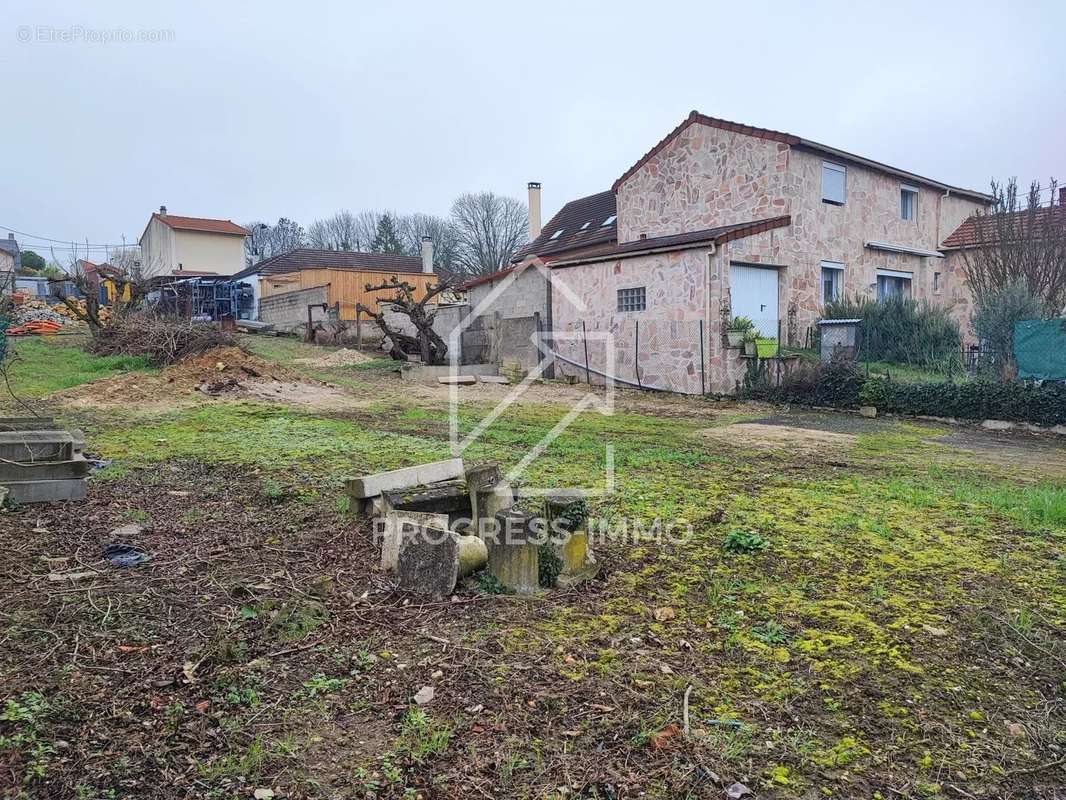 Terrain à CHAMPIGNY-SUR-MARNE