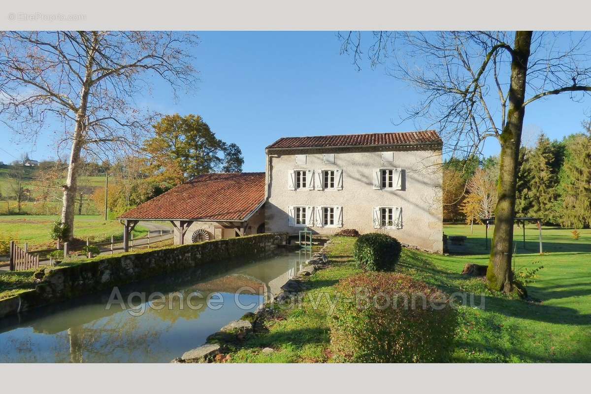 Maison à LESCURE