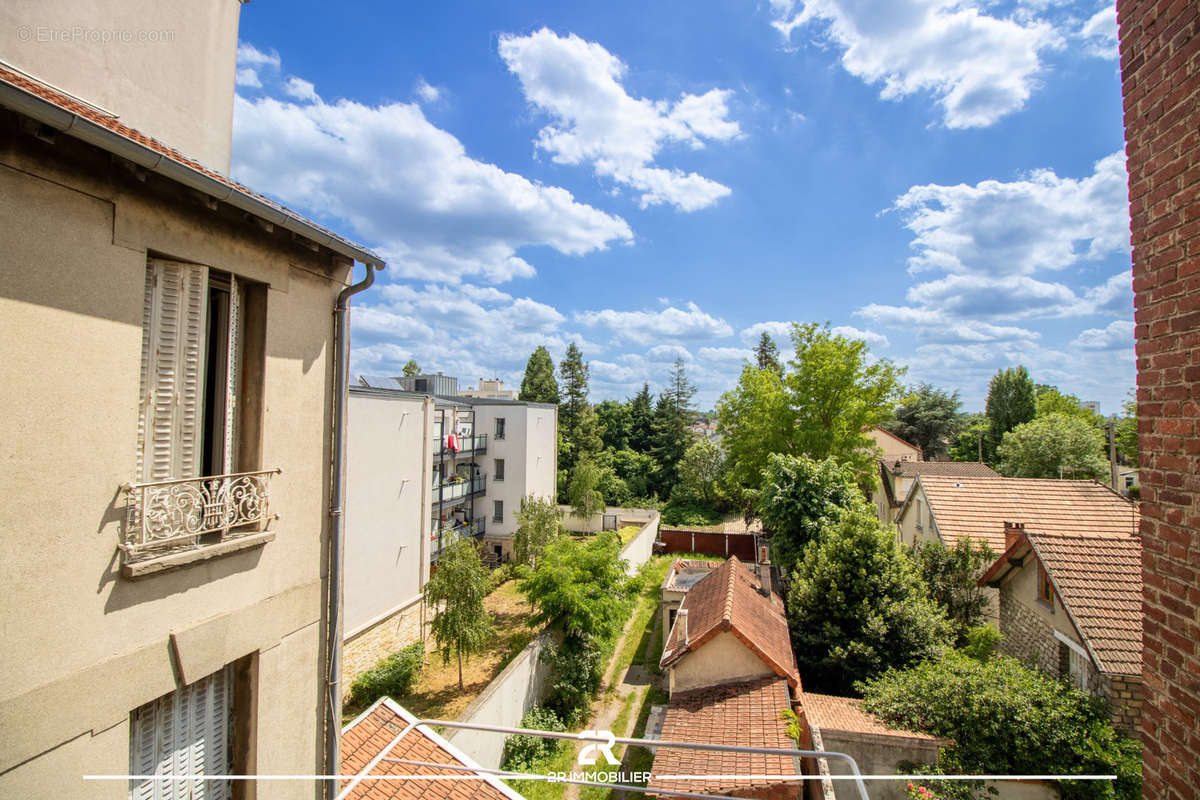 Appartement à LES PAVILLONS-SOUS-BOIS