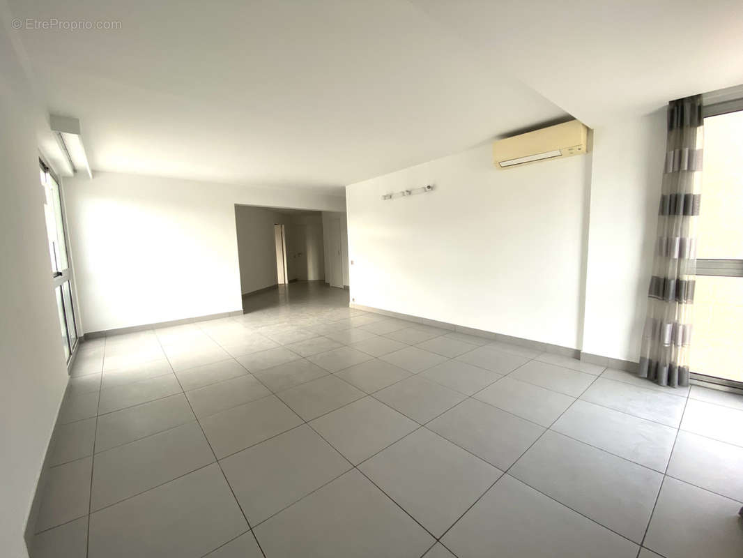 Appartement à MARSEILLE-6E