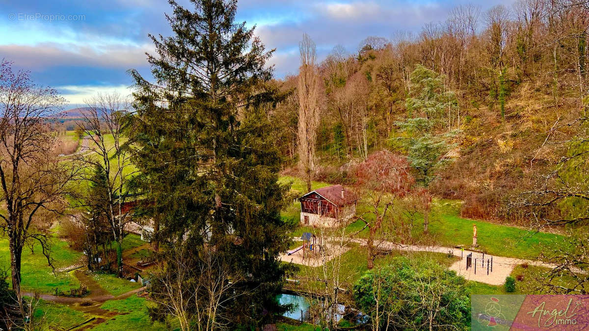 Appartement à BYANS-SUR-DOUBS