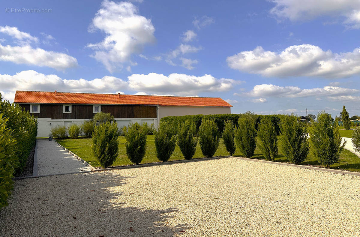 Maison à VENDEUVRE-DU-POITOU