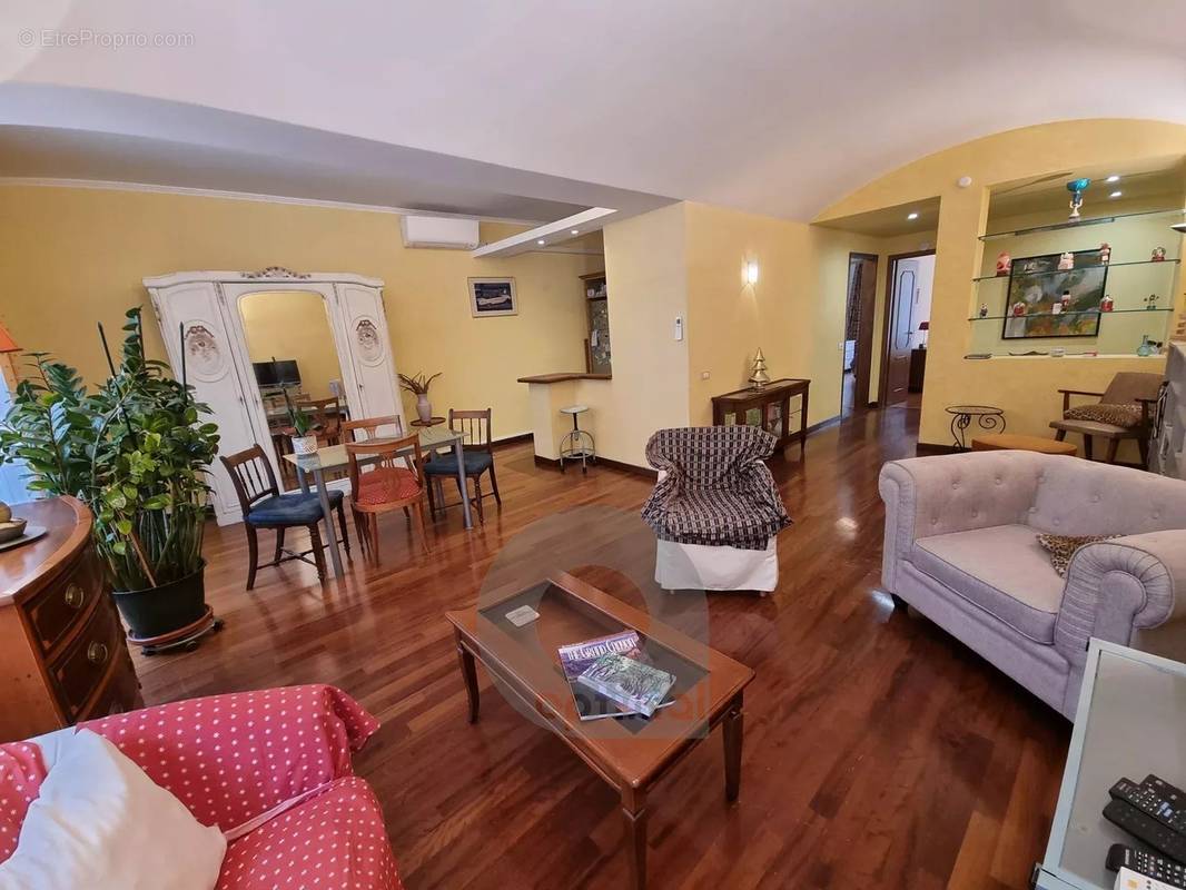 Appartement à MENTON