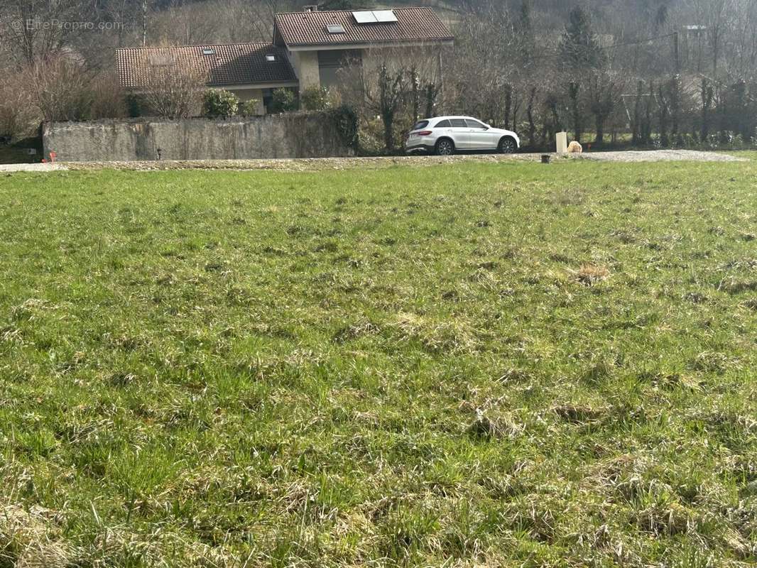 Terrain à POMMIERS-LA-PLACETTE