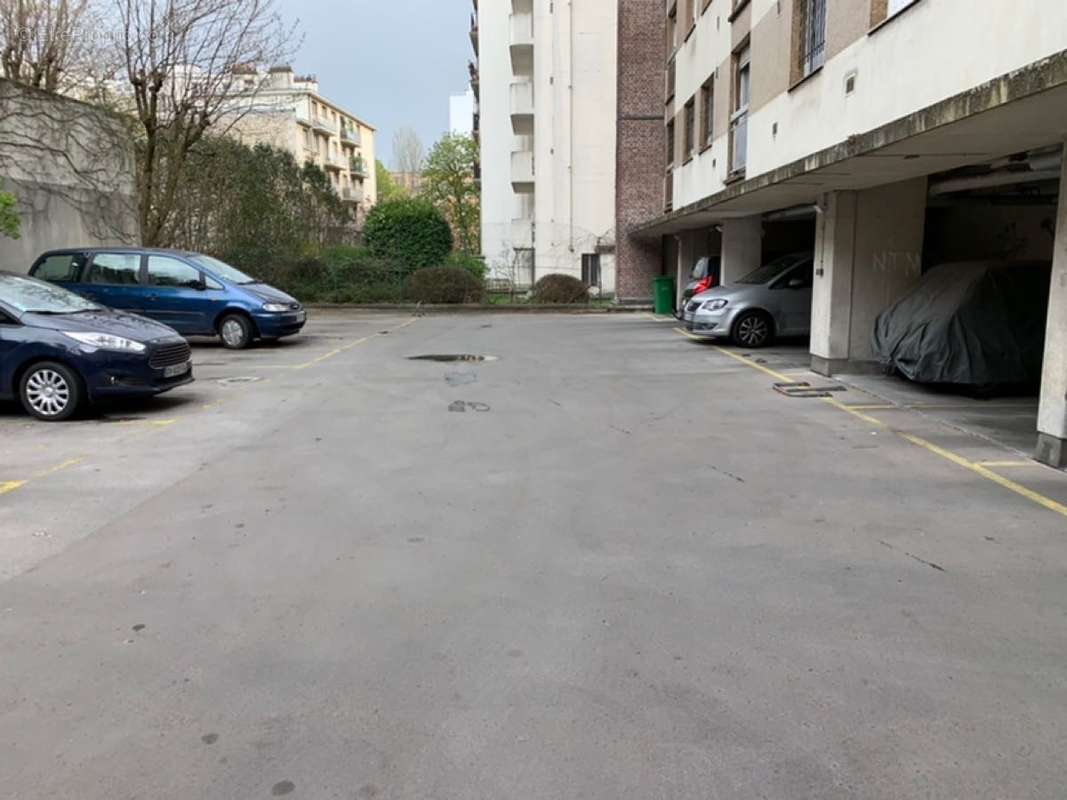 Parking à PARIS-20E