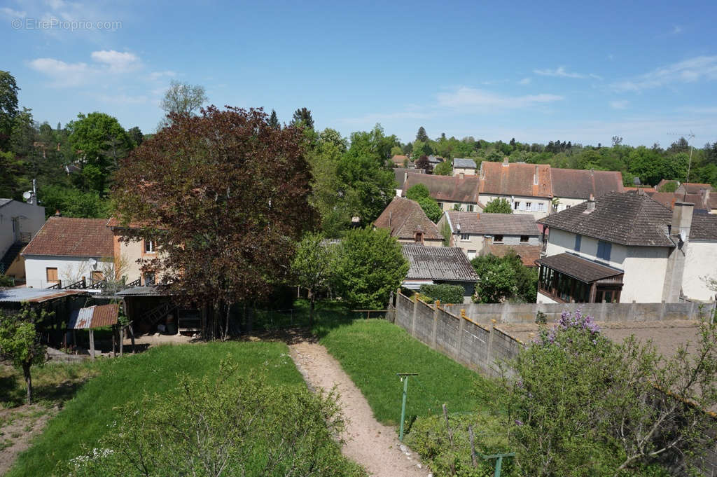 Maison à LE DONJON