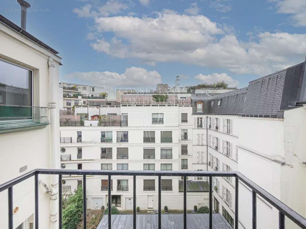 Appartement à PARIS-16E