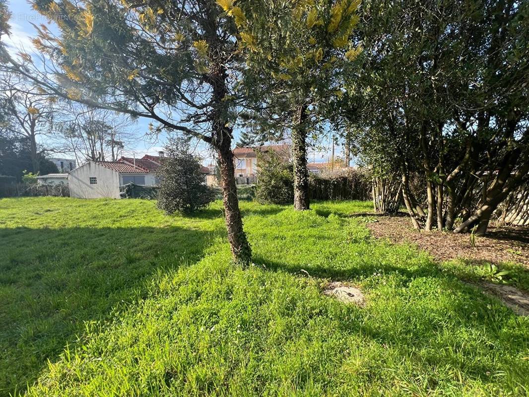 Terrain à JARD-SUR-MER