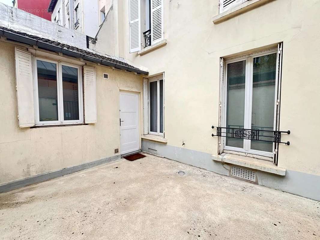 Appartement à COURBEVOIE