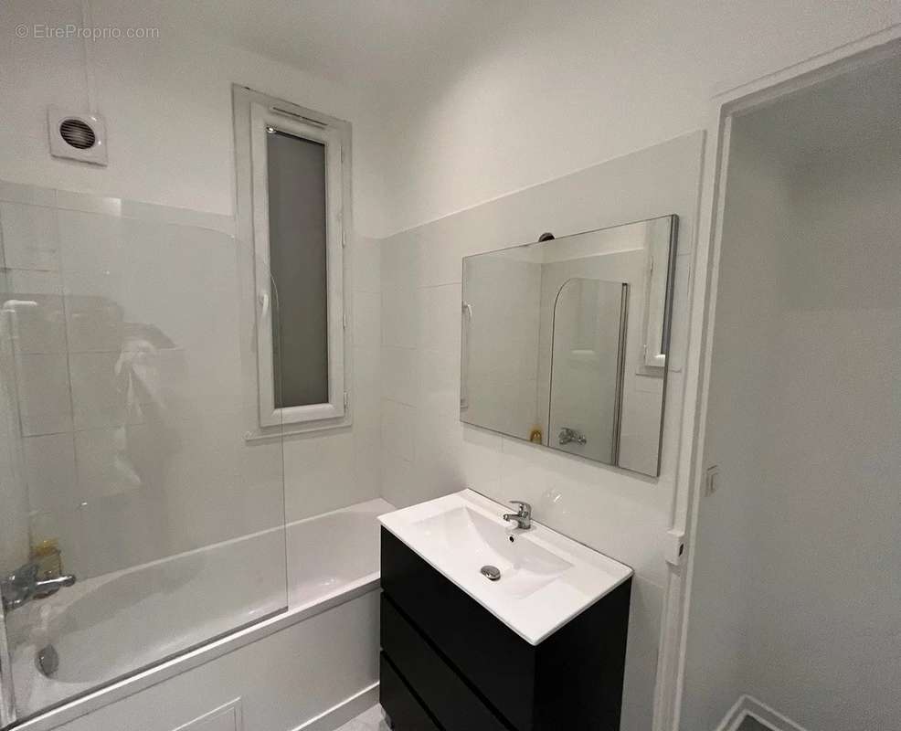 Appartement à COURBEVOIE