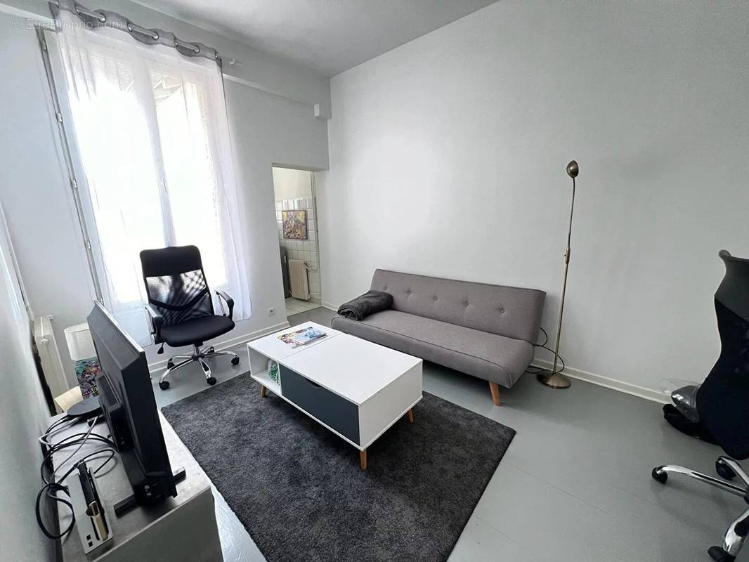 Appartement à COURBEVOIE