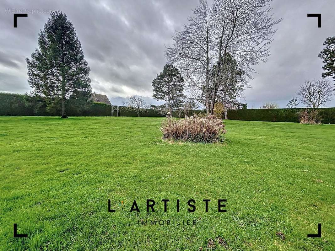 Terrain à TOURVILLE-LA-CAMPAGNE