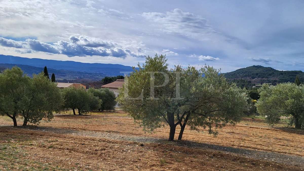 Terrain à SAINT-SATURNIN-LES-APT