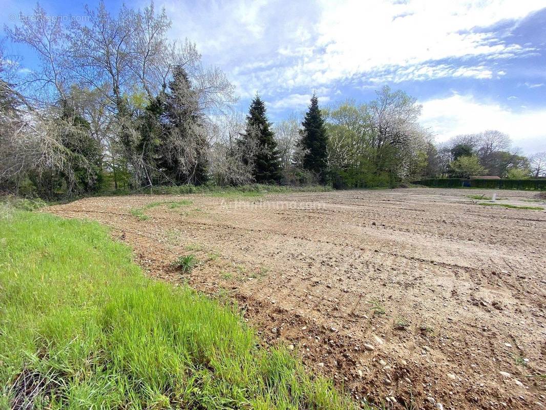 Terrain à BOURGOIN-JALLIEU