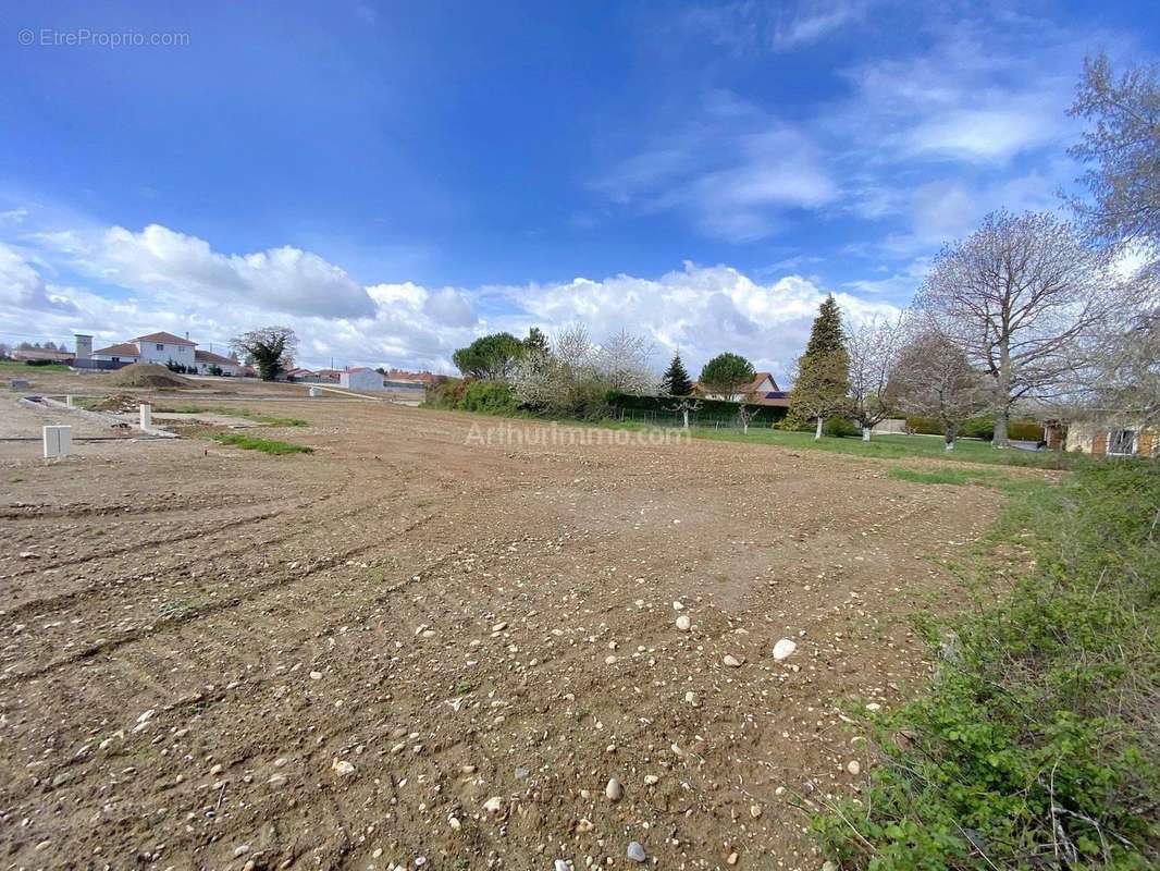 Terrain à BOURGOIN-JALLIEU