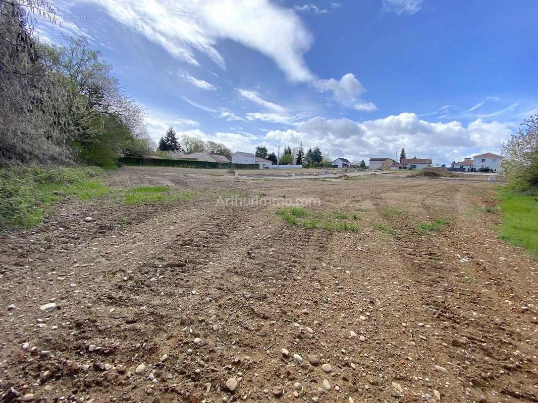 Terrain à BOURGOIN-JALLIEU